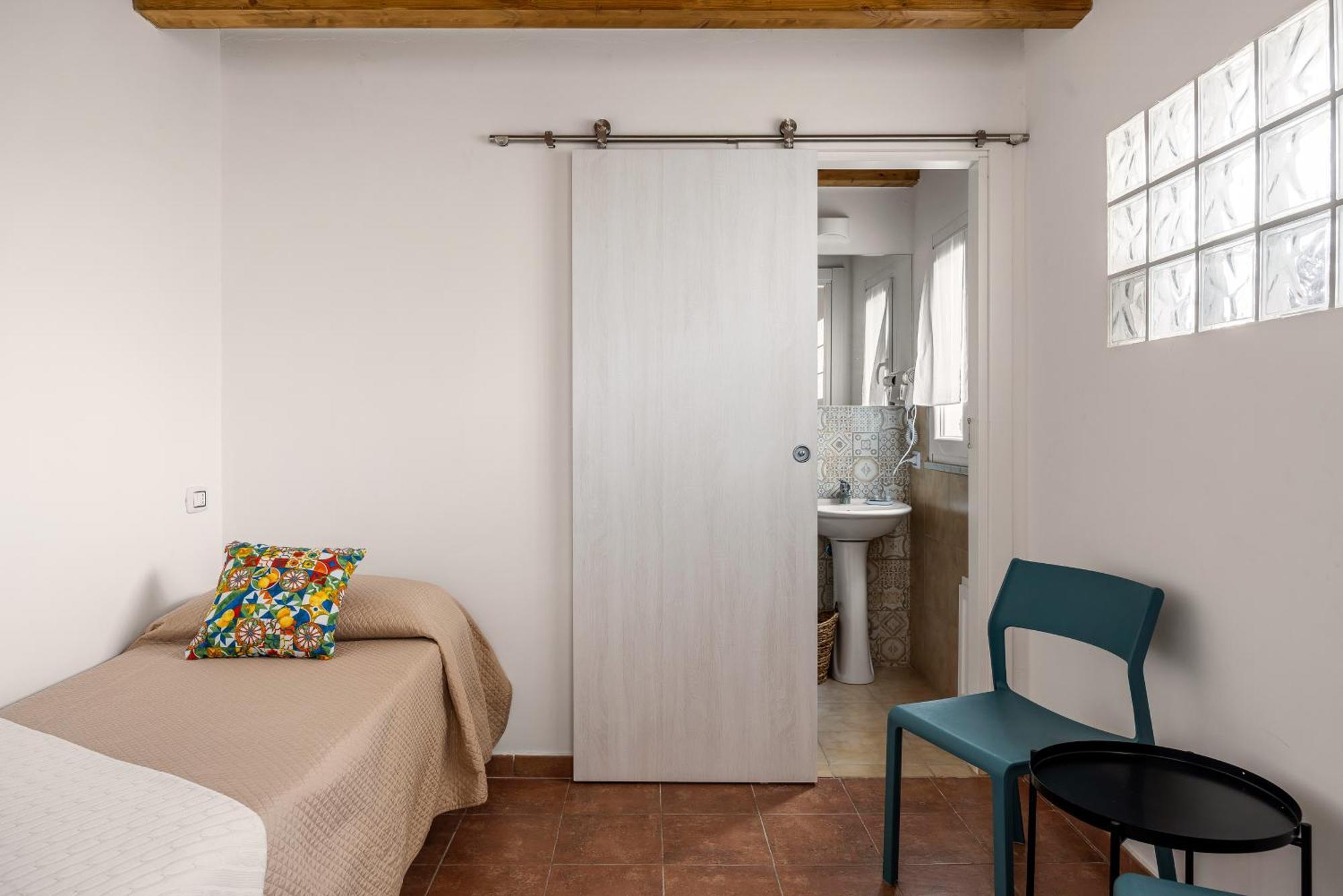 Madre Terra Airport Rooms And Suites Terrasini Exterior foto