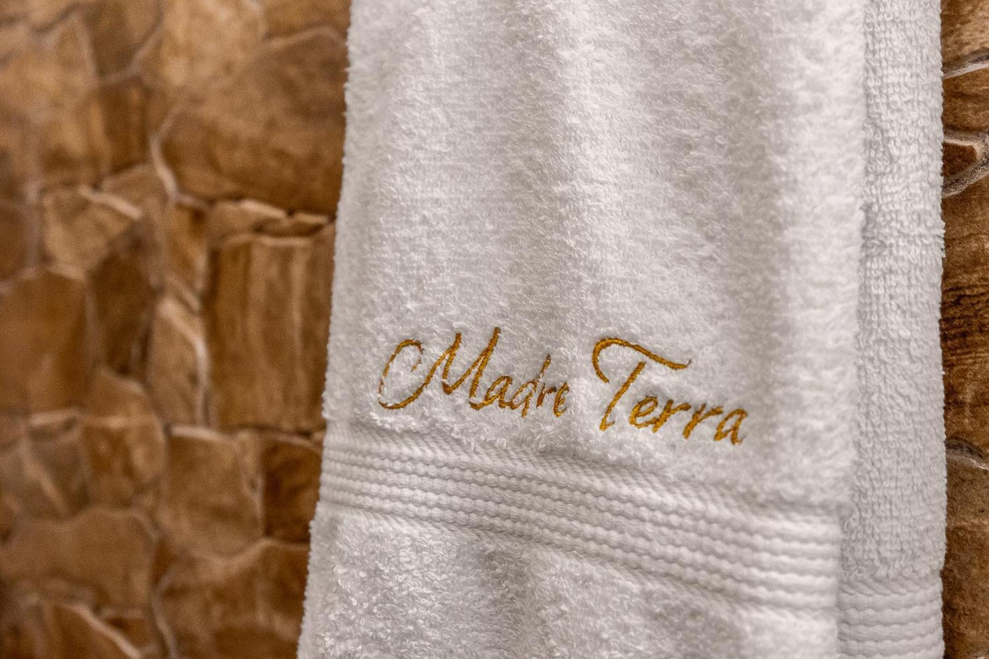 Madre Terra Airport Rooms And Suites Terrasini Exterior foto